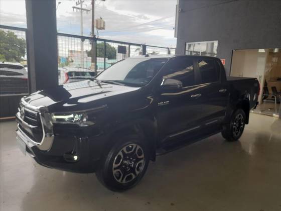 TOYOTA HILUX 2.8 D-4D TURBO DIESEL CD SRX 4X4 AUTOMÁTICO